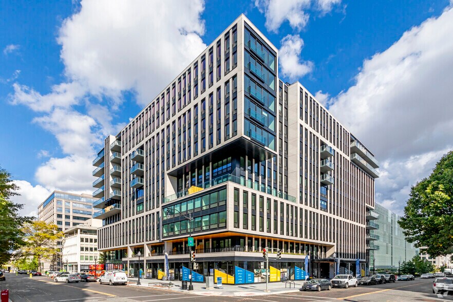 Primary Photo Of 555 E St SW, Washington Apartments For Lease