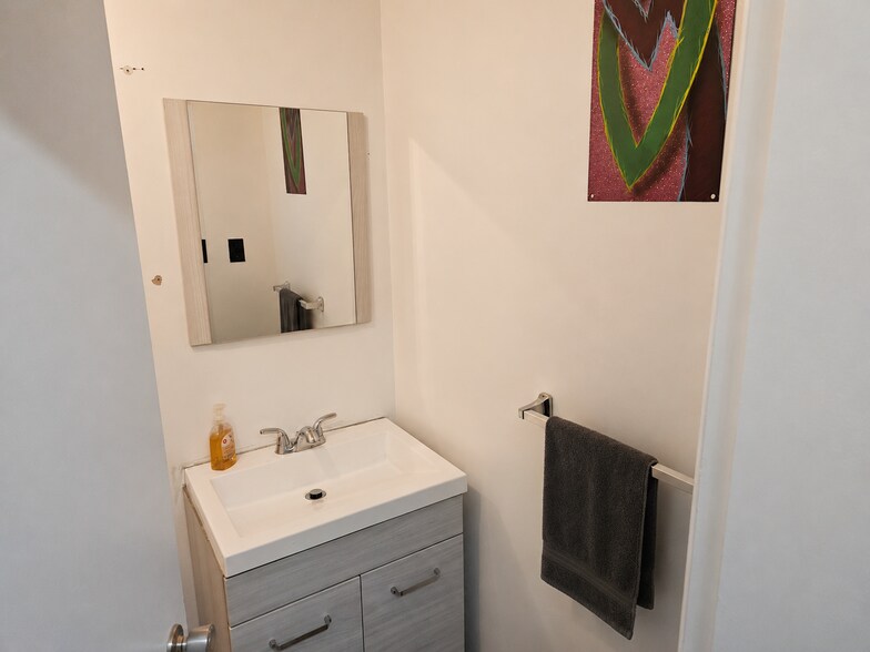 More Photos Of 10370 58 Av NW, Edmonton Flex For Lease