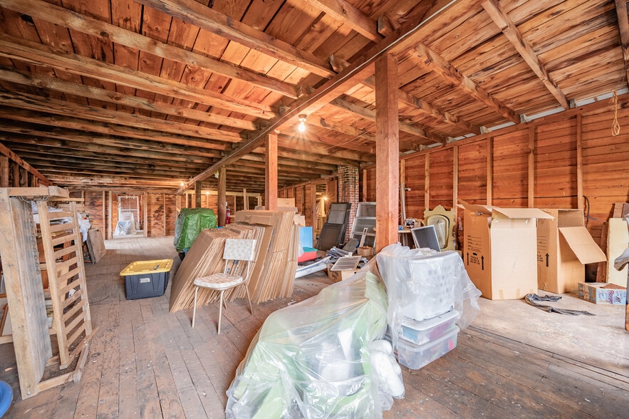 More Photos Of 11 Mount Zion Rd, Elk Creek Freestanding For Sale