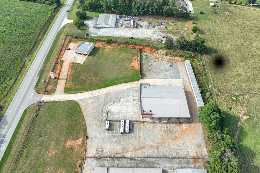 More Photos Of 6724 Cleveland Hwy, Clermont Warehouse For Lease