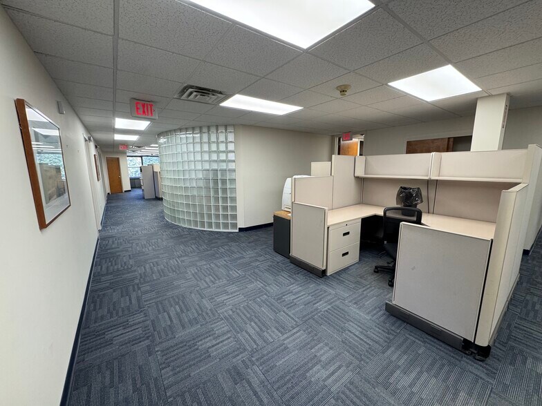 More Photos Of 990 Westbury Rd, Westbury Office For Sale
