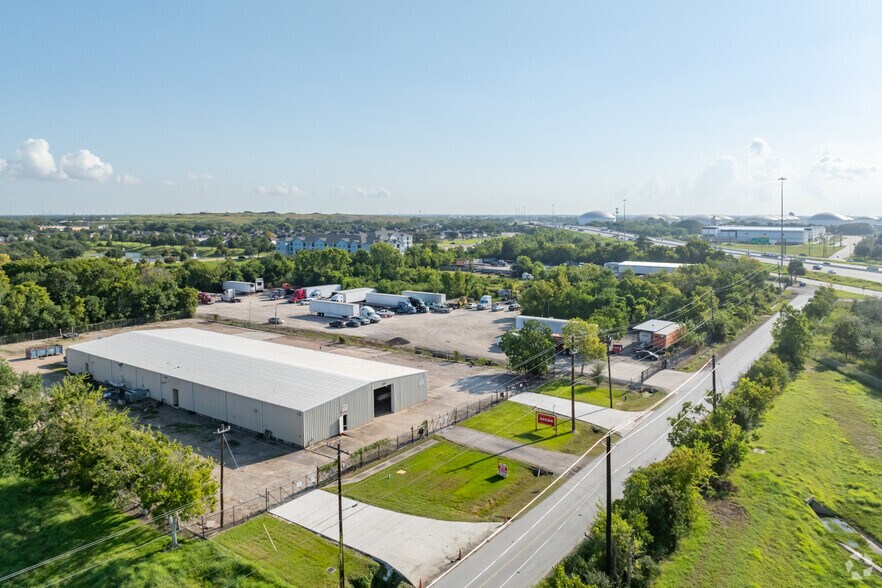 More Photos Of 13523 Conklin Ln, Houston Warehouse For Lease