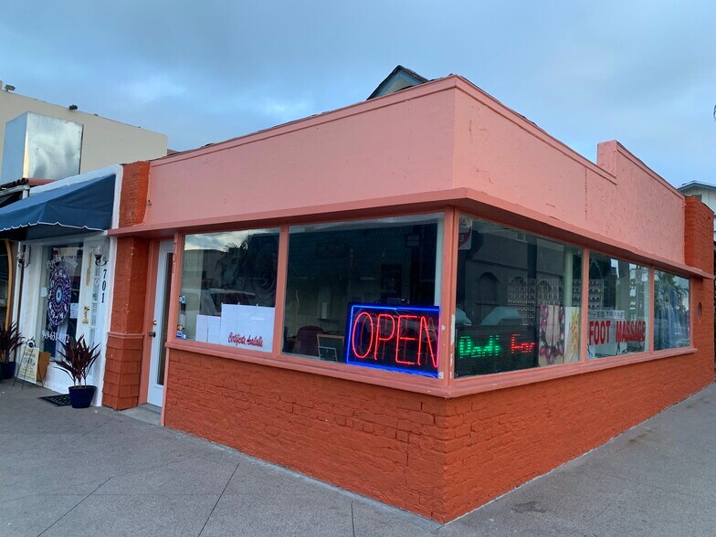 More Photos Of 701 E Balboa Blvd, Newport Beach Storefront Retail Residential For Lease