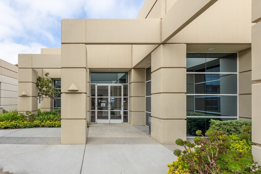 More Photos Of 16261 Laguna Canyon Rd, Irvine Office For Lease