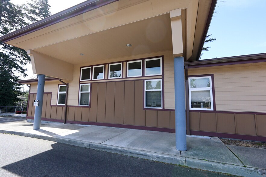 More Photos Of 2645 N 17th St, Coos Bay Medical For Sale