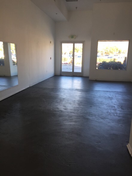 More Photos Of 2222 Pico Blvd, Santa Monica Storefront Retail Office For Lease