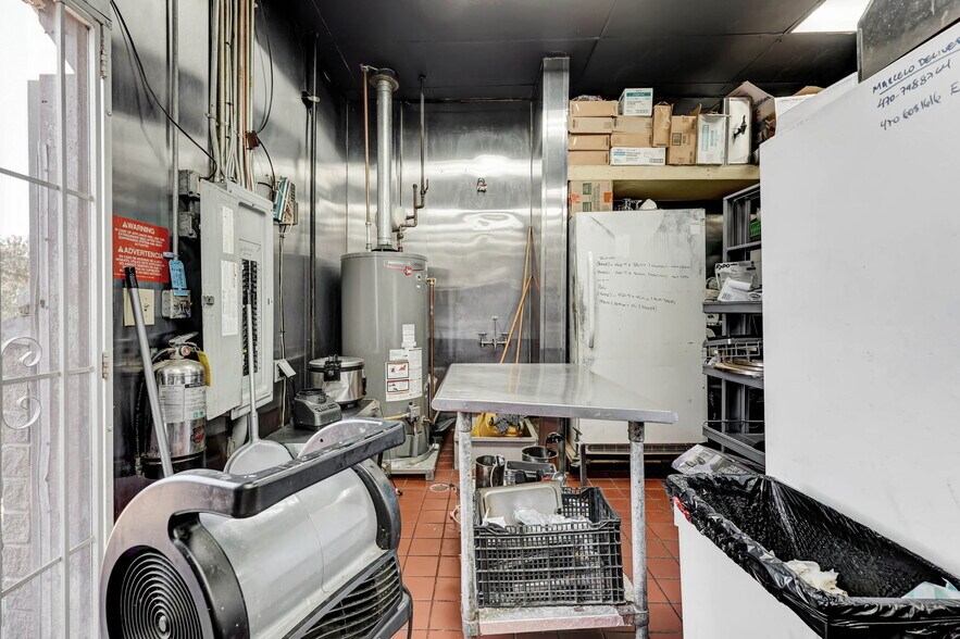 More Photos Of 3885 Mundy Mill Rd, Oakwood Freestanding For Lease