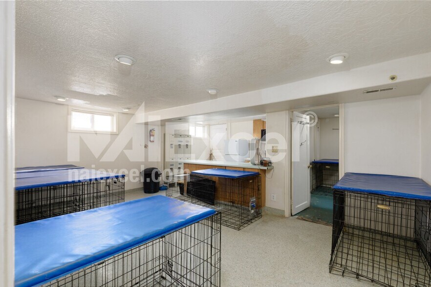 More Photos Of 1545 W State St, Hurricane Veterinarian Kennel For Sale