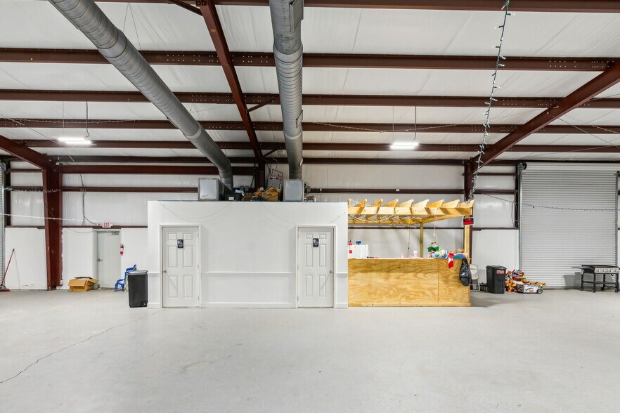More Photos Of 308 Mill Creek Dr, Hull Warehouse For Sale