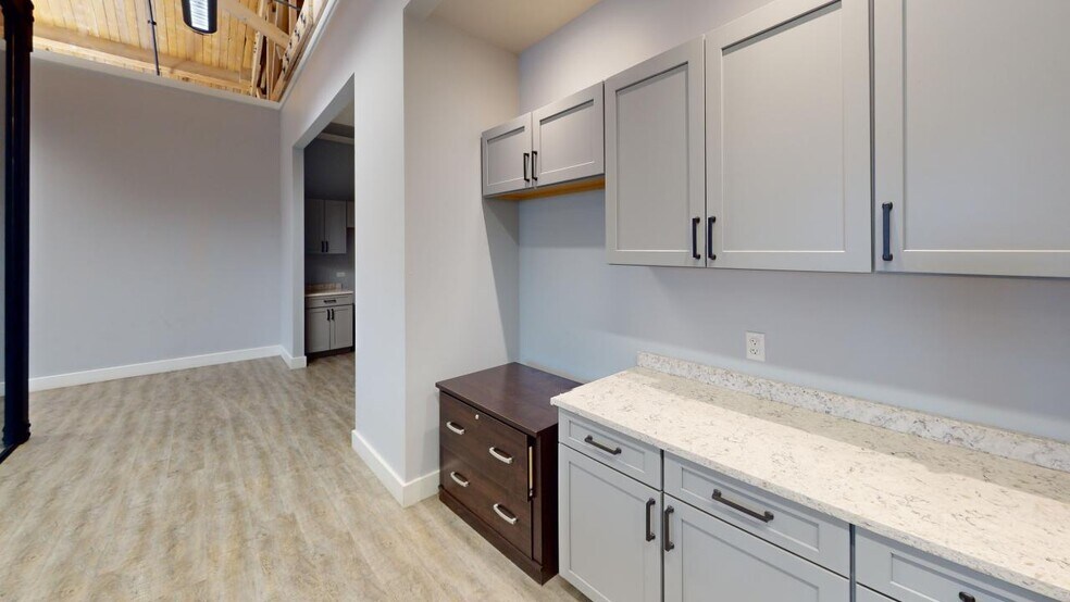 More Photos Of 101 S 1st St, West Dundee Loft Creative Space For Lease