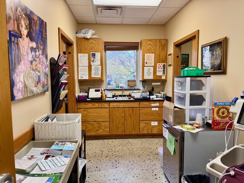 More Photos Of 513 N Shiloh St, Springdale Healthcare For Sale