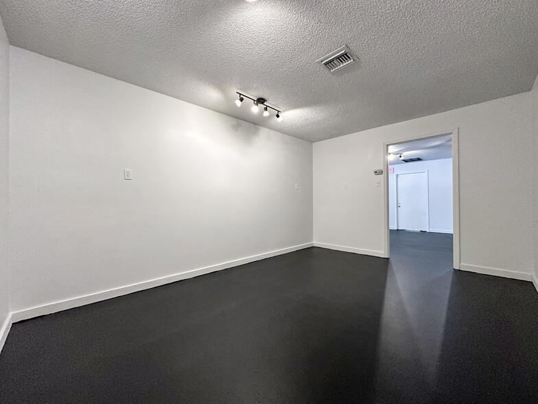 More Photos Of 2017 W Main St, Leesburg Office For Lease