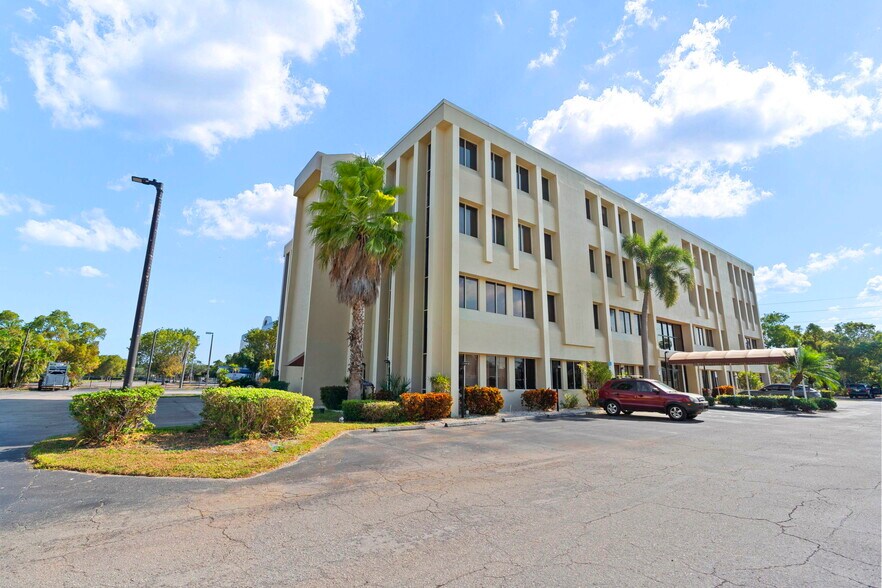 More Photos Of 3949 Evans Ave, Fort Myers Medical For Sale