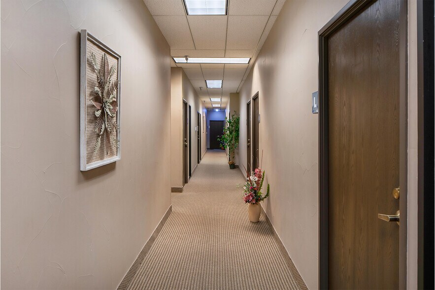 More Photos Of 44100 Monterey Ave, Palm Desert Office For Sale