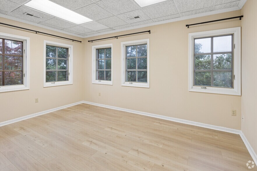 More Photos Of 3920 Plank Rd, Fredericksburg Office Residential For Sale