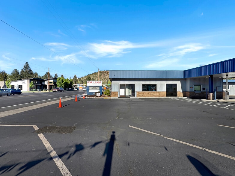 More Photos Of 671 NE Greenwood Ave, Bend Office For Lease