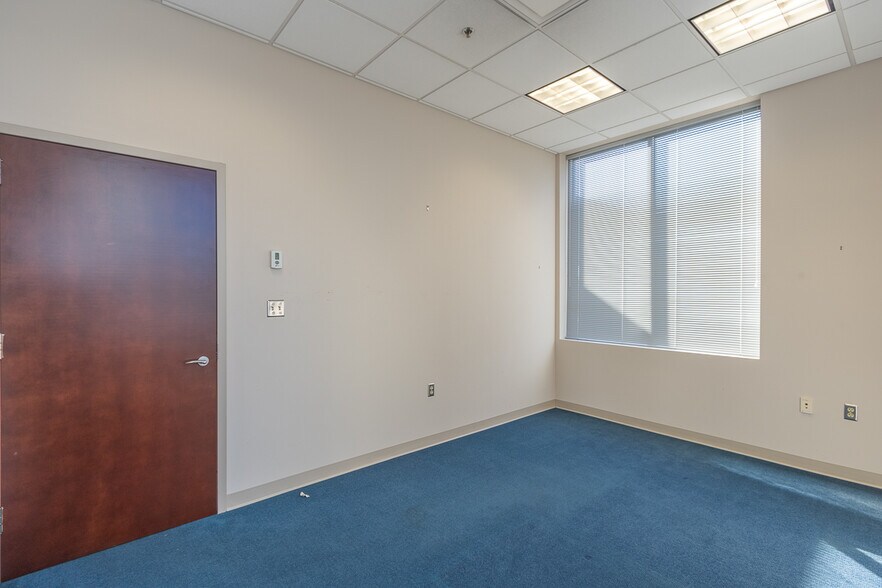 More Photos Of 129 N Main St, Anderson Office For Lease