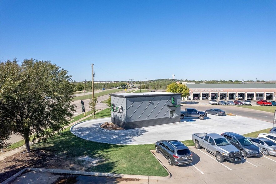 More Photos Of 330 NW John Jones Dr, Burleson Fast Food For Lease