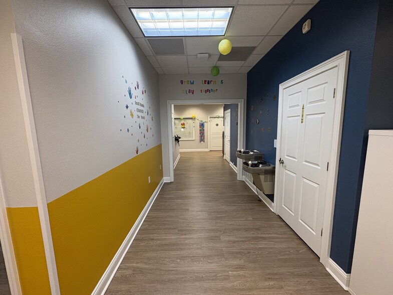 More Photos Of 1307-1309 Providence Rd, Brandon Office For Lease