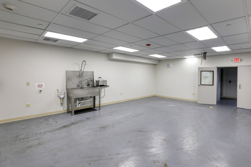 More Photos Of 109 Apremont Way, Westfield Manufacturing For Lease