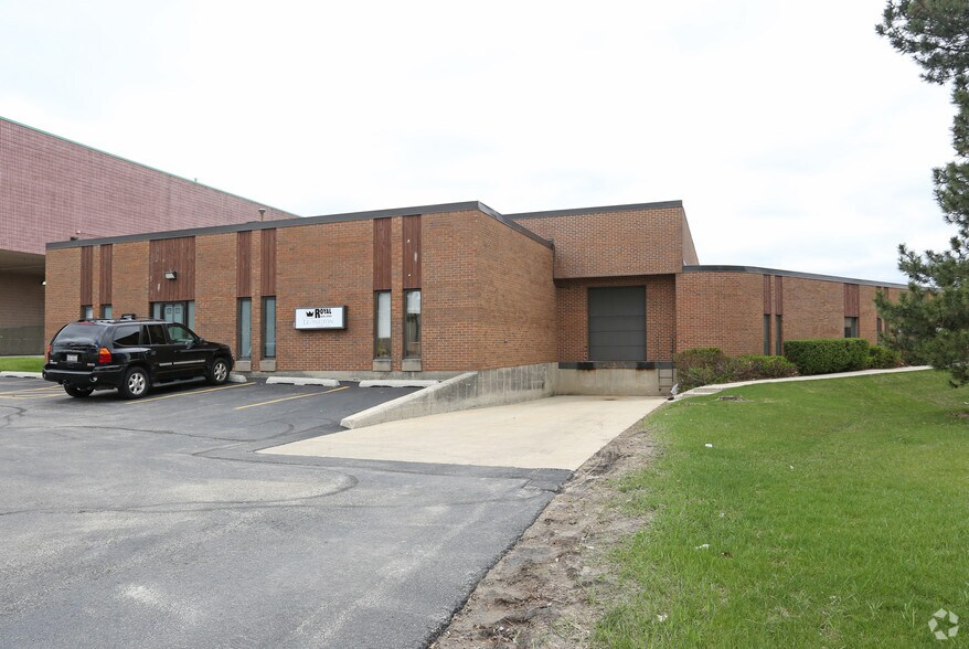 More Photos Of 2900 Downers Dr, Downers Grove Warehouse For Lease
