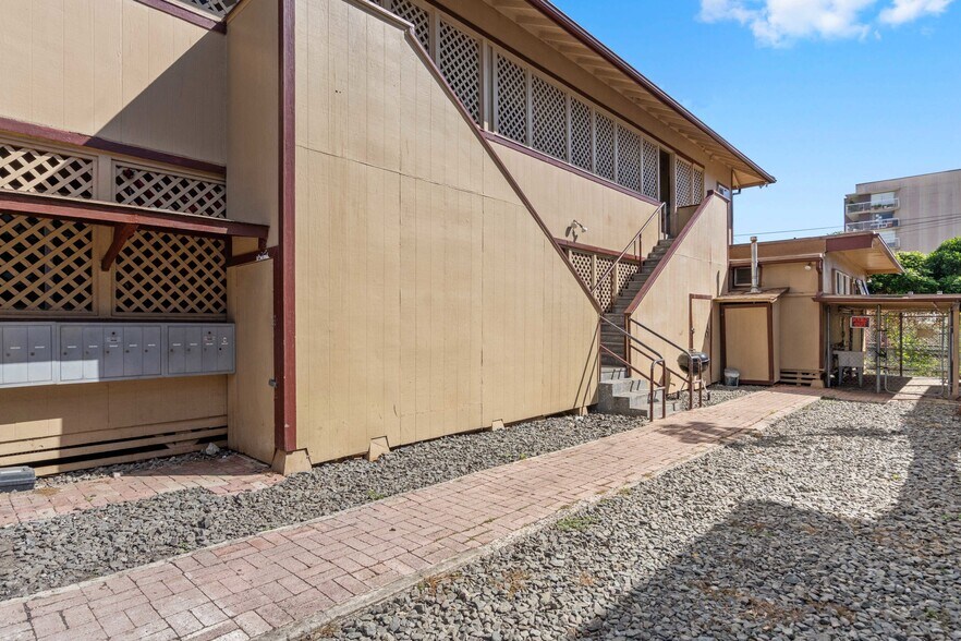 More Photos Of 1125 Hassinger St, Honolulu Apartments For Sale