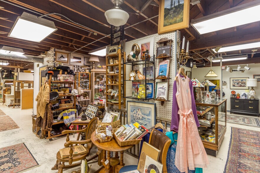 More Photos Of 802 Washington St, Port Townsend General Retail For Sale