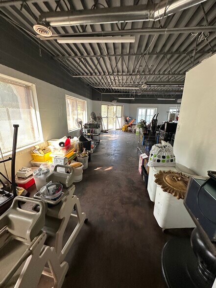 More Photos Of 3040 Manchester Trfy, Kansas City Warehouse For Sale
