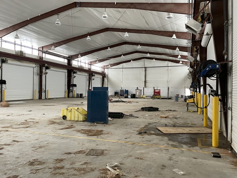 More Photos Of 2459 FM 190, Asherton Manufacturing For Lease