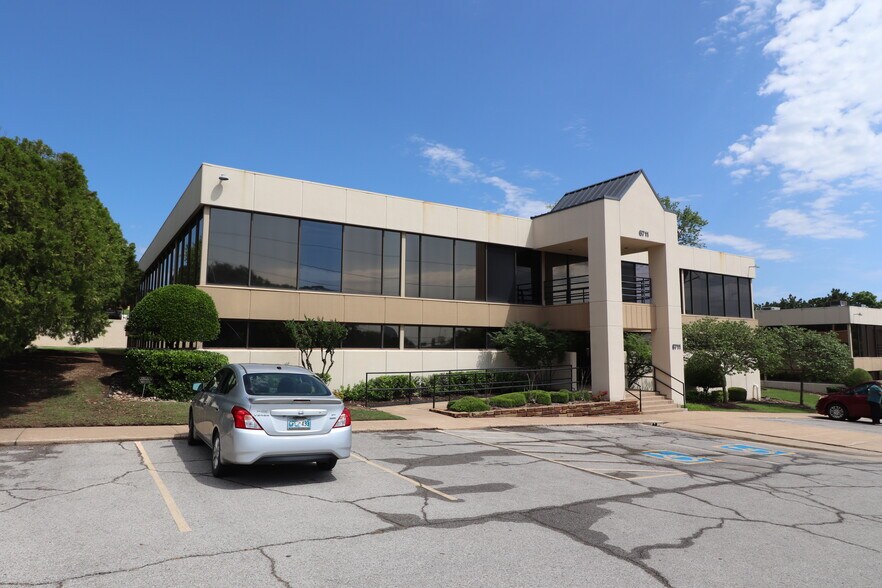 More Photos Of 6711 S Yale Ave, Tulsa Unknown For Lease