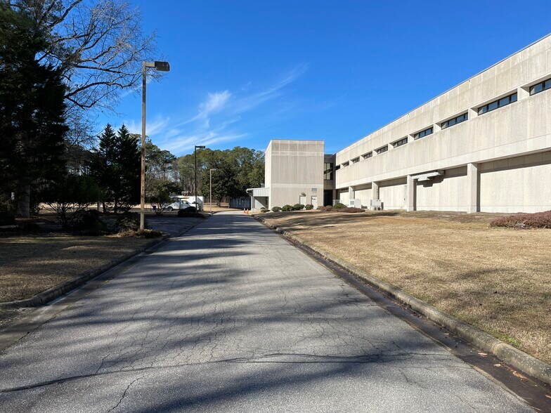 More Photos Of 720 Western Blvd, Tarboro Office For Sale