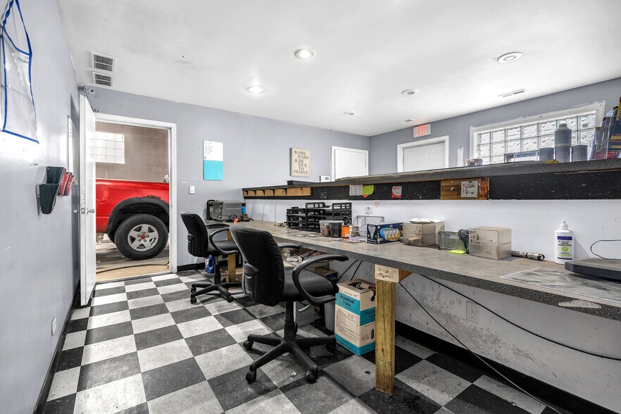 More Photos Of 26 E 34th Pl, Steger Auto Repair For Lease