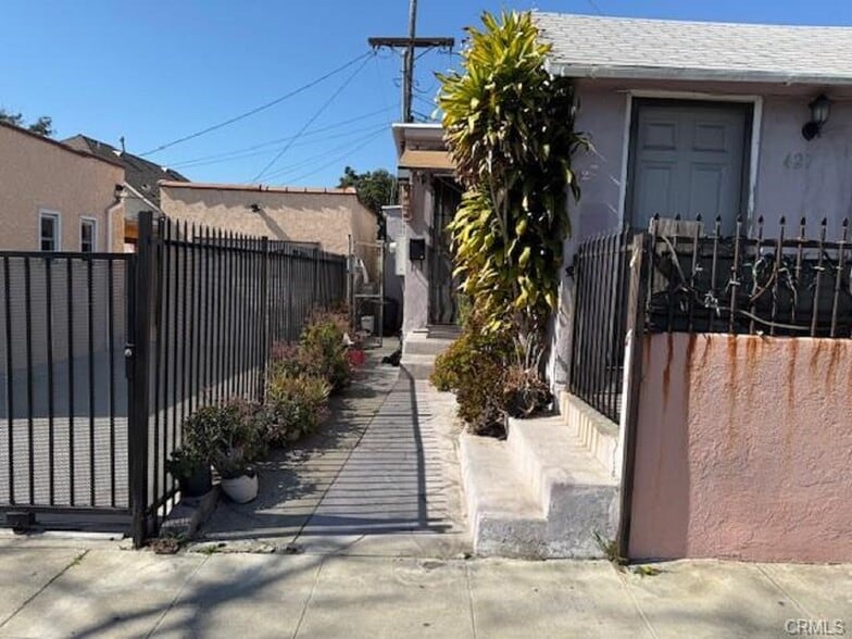 More Photos Of 423 S Chevy Chase Dr, Glendale Apartments For Sale