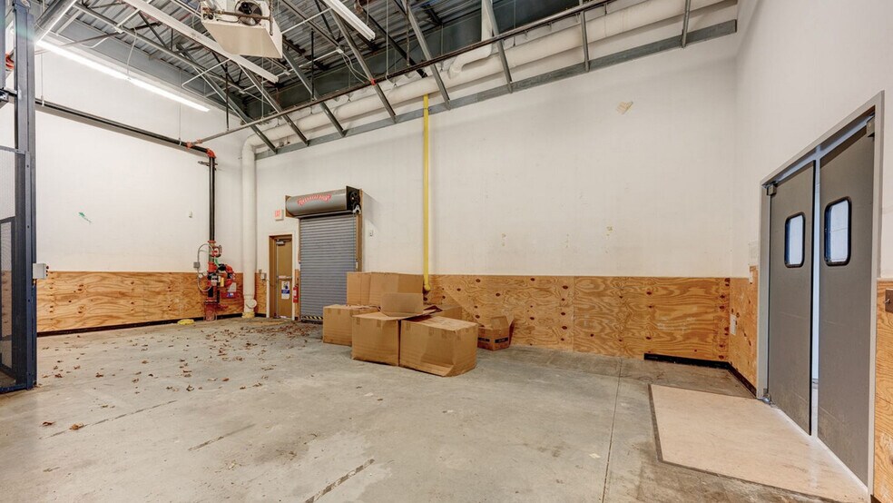 More Photos Of 85 Middletown Ave, North Haven Drugstore For Sale