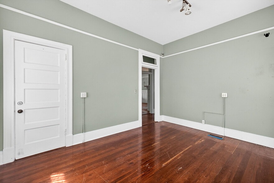 More Photos Of 1793 Fowler St, Fort Myers Freestanding For Sale