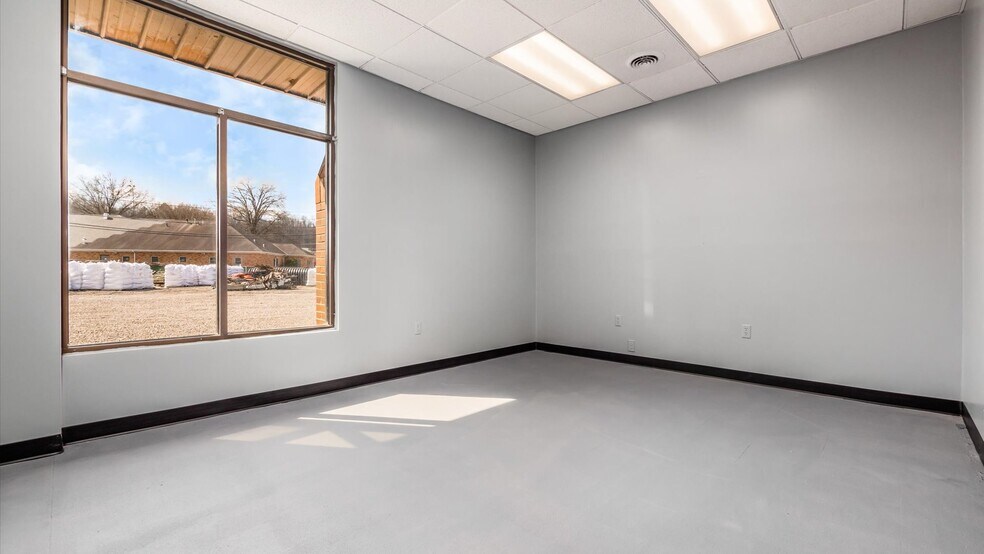 More Photos Of 1101 Woodlawn Ave, Cambridge Warehouse For Sale