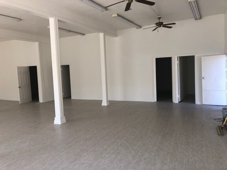 More Photos Of 2101-2105 S La Brea Ave, Los Angeles Freestanding For Lease