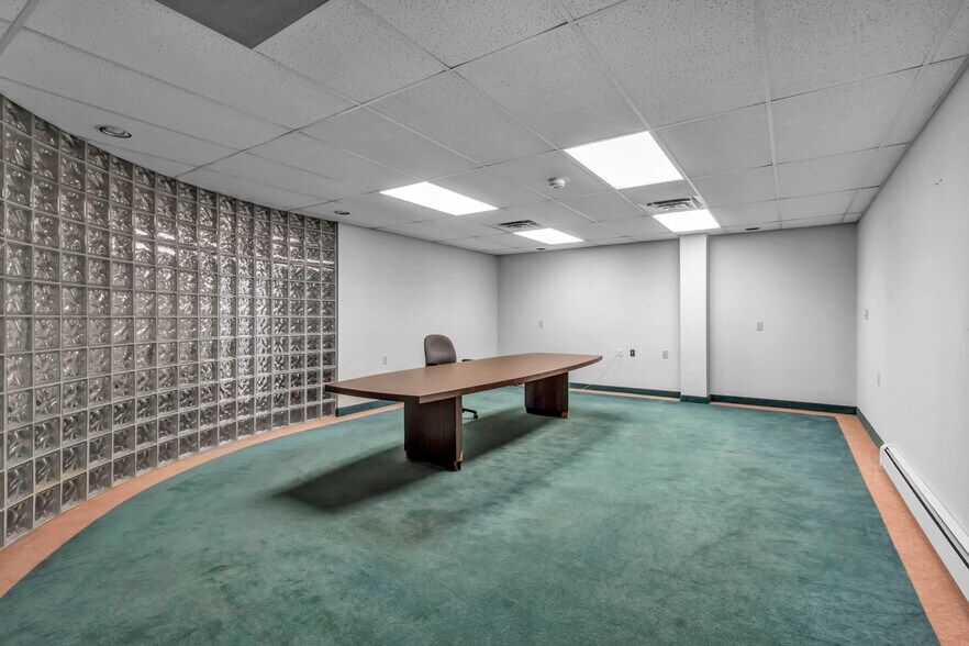 More Photos Of 7290 Nash Rd, North Tonawanda Showroom For Sale