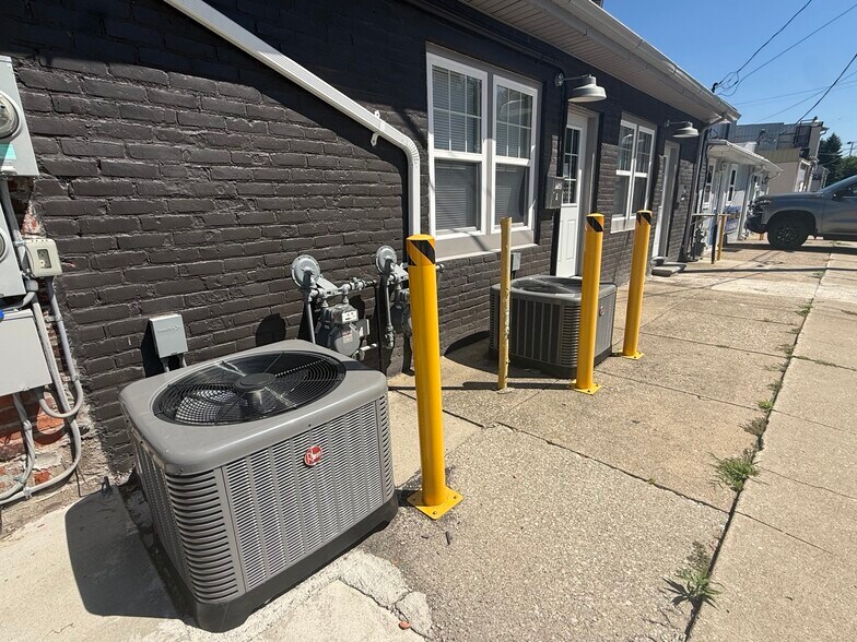 More Photos Of 1625 Pine Grove Ave, Port Huron Storefront Retail Residential For Sale