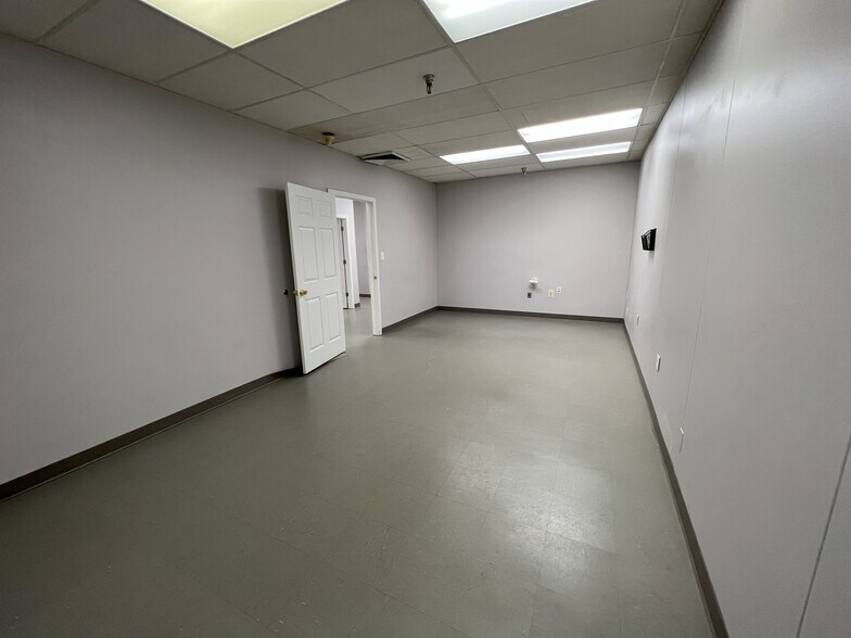 More Photos Of 3706 Crondall Ln, Owings Mills Flex For Lease