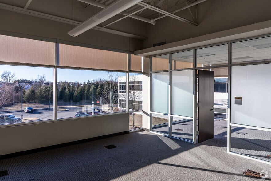 More Photos Of 108 Leigus Rd, Wallingford Office For Lease