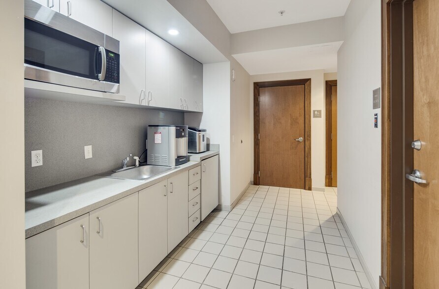 More Photos Of 62 N Main St, Memphis Apartments For Lease