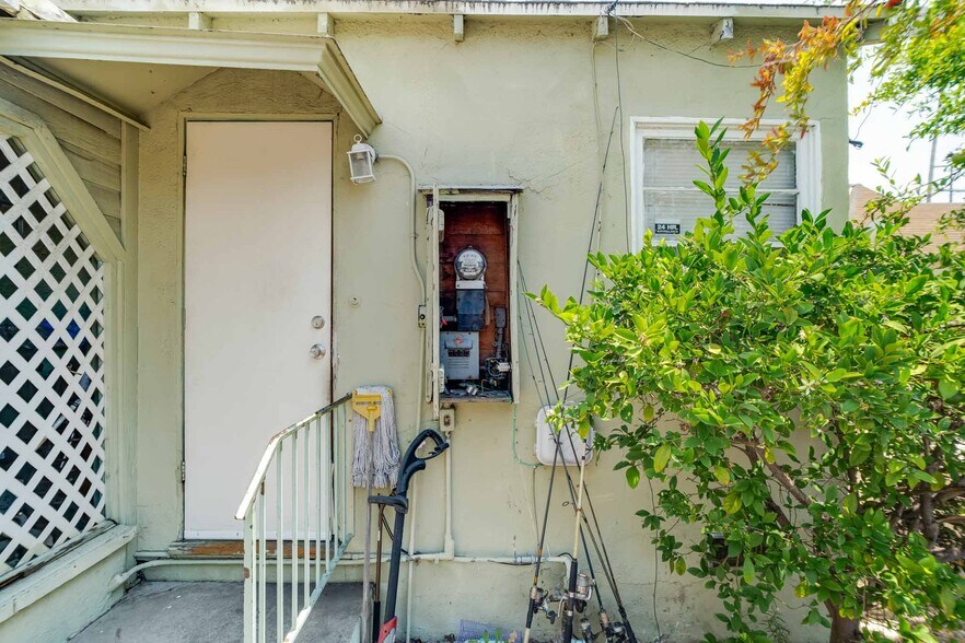 More Photos Of 3019 Baldwin St, Los Angeles Apartments For Sale