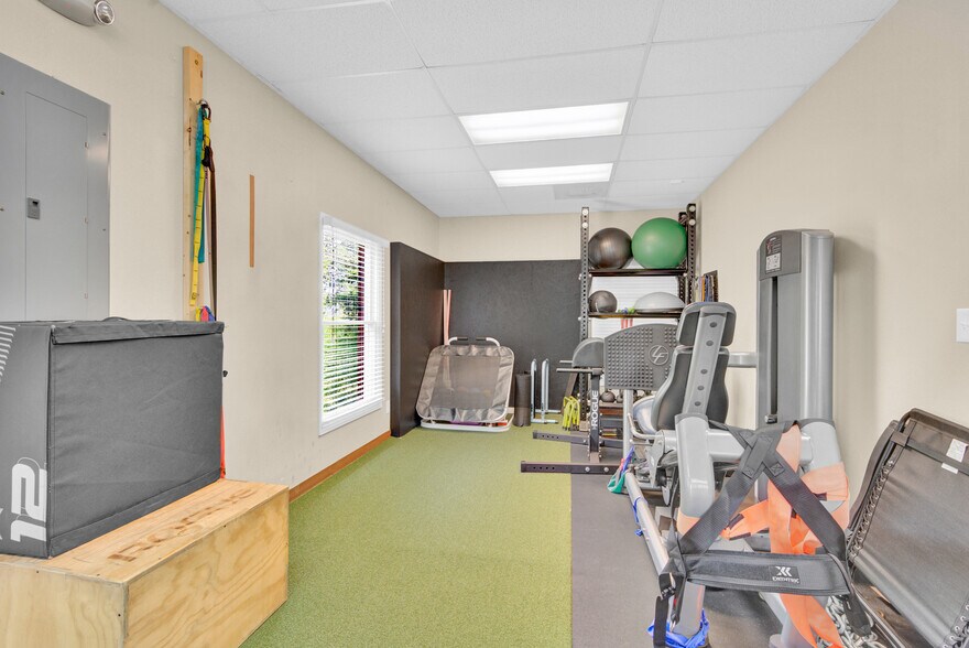 More Photos Of 460 S Main St, Davidson Medical For Lease