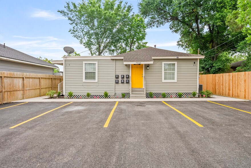 Primary Photo Of 7938 Kerr St, Houston Apartments For Sale