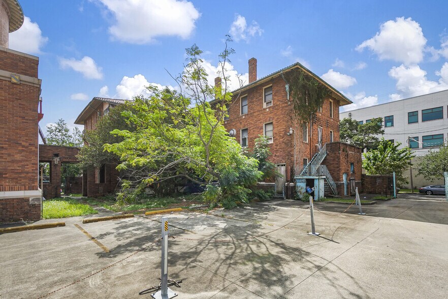 More Photos Of 3220-3222 Canal St, New Orleans Specialty For Sale