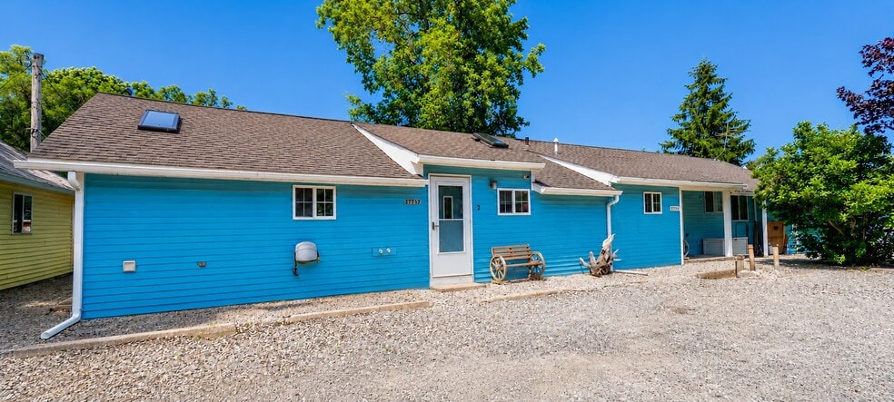More Photos Of 27717 W Grass Lake Dr, Spring Grove Apartments For Sale