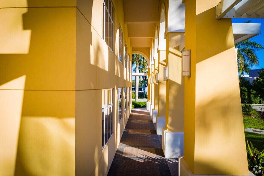 More Photos Of 3300 S University Dr, Fort Lauderdale Office For Lease