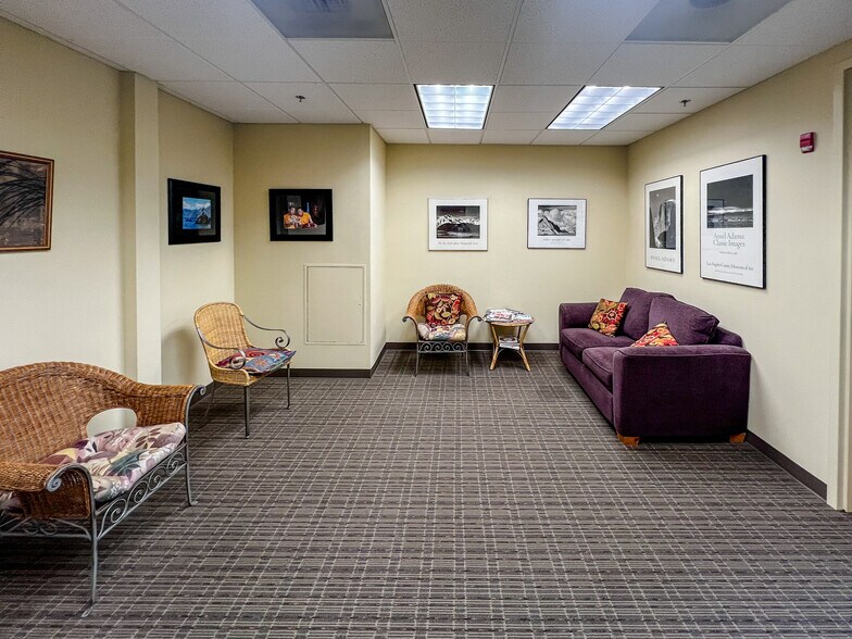 More Photos Of 400 SW Bluff Dr, Bend Medical For Lease