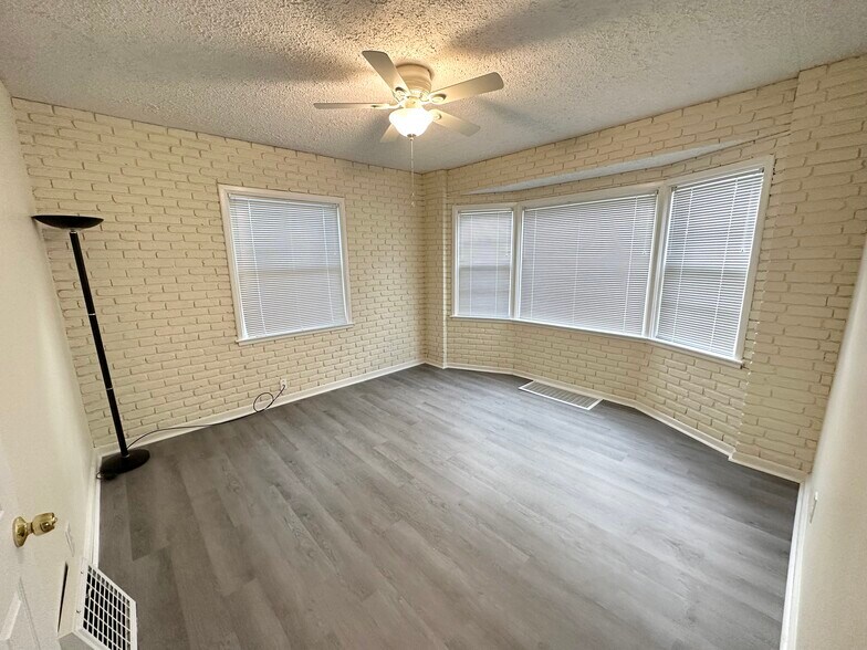 More Photos Of 5454 N Hamilton Rd, Gahanna Storefront Retail Office For Lease